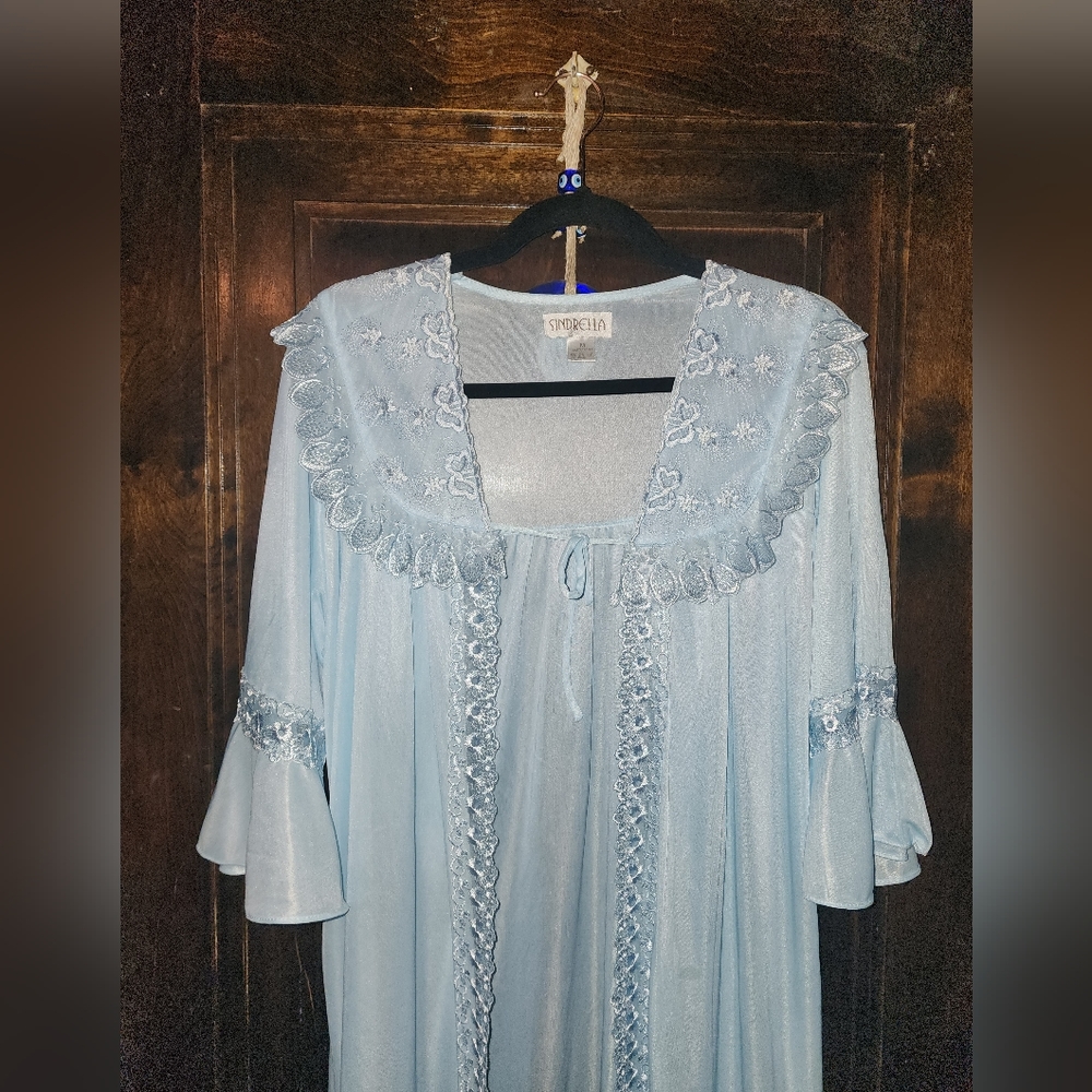 Precious Vintage Sleep Robe - Picture 2 of 4